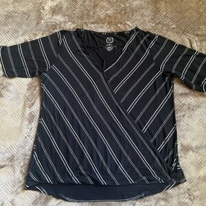 Maurice’s - black short sleeve with white pattern. Overlay front panel. SZ XL